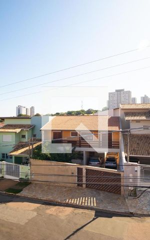 Casa à venda com 370m², 5 quartos e 2 vagas Casa à venda com 370m², 5 quartos e 2 vagasVista da Sacada da Suíte 01