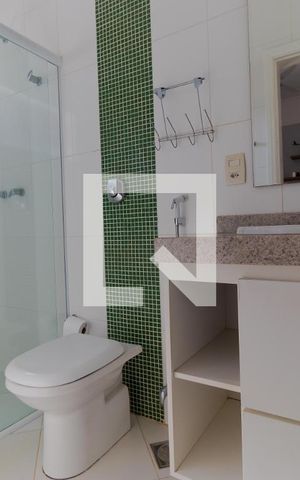 Casa à venda com 370m², 5 quartos e 2 vagas Casa à venda com 370m², 5 quartos e 2 vagasBanheiro da Suíte 01