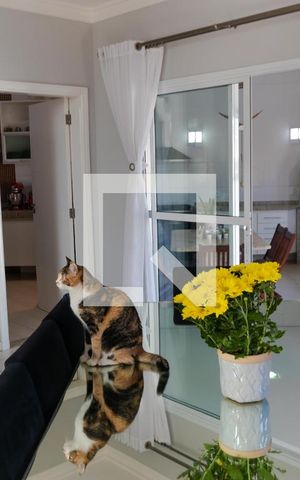 Casa à venda com 370m², 5 quartos e 2 vagas Casa à venda com 370m², 5 quartos e 2 vagasSalas