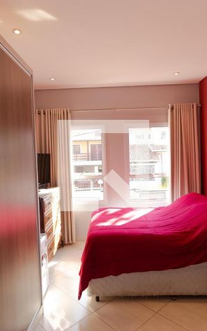 Casa à venda com 370m², 5 quartos e 2 vagas Casa à venda com 370m², 5 quartos e 2 vagasQuarto
