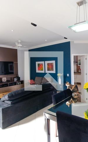 Casa à venda com 370m², 5 quartos e 2 vagas Casa à venda com 370m², 5 quartos e 2 vagasSalas