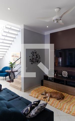 Casa à venda com 370m², 5 quartos e 2 vagas Casa à venda com 370m², 5 quartos e 2 vagasSalas