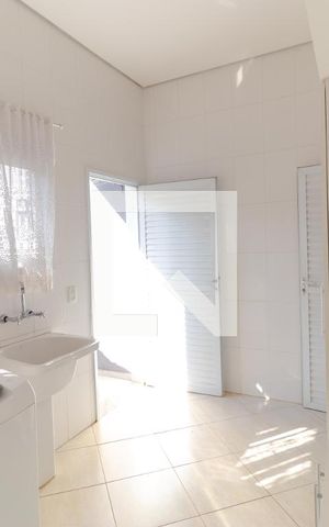 Casa à venda com 370m², 5 quartos e 2 vagas Casa à venda com 370m², 5 quartos e 2 vagasÁrea de Serviço
