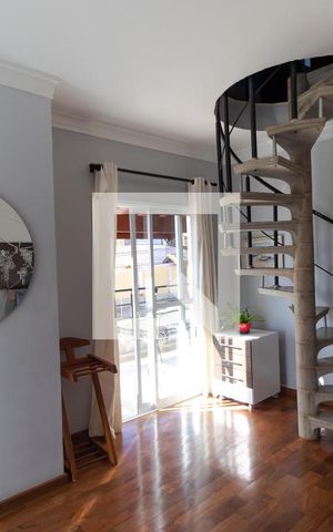 Casa à venda com 370m², 5 quartos e 2 vagas Casa à venda com 370m², 5 quartos e 2 vagasHall ìntimo