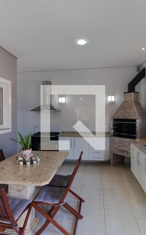 Casa à venda com 370m², 5 quartos e 2 vagas Casa à venda com 370m², 5 quartos e 2 vagasChurrasqueira