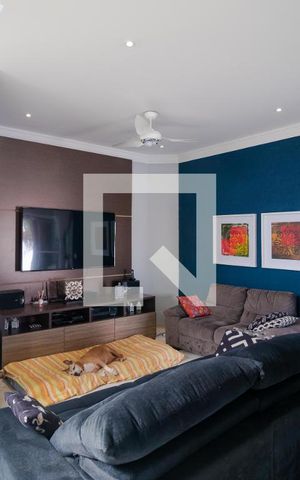 Casa à venda com 370m², 5 quartos e 2 vagas Casa à venda com 370m², 5 quartos e 2 vagasSalas