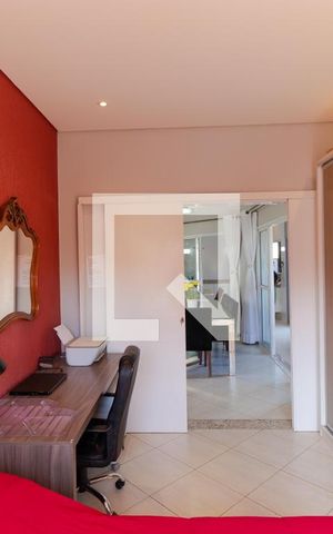 Casa à venda com 370m², 5 quartos e 2 vagas Casa à venda com 370m², 5 quartos e 2 vagasQuarto