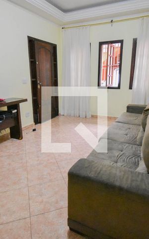 Casa à venda com 280m², 4 quartos e 3 vagas Casa à venda com 280m², 4 quartos e 3 vagasSala