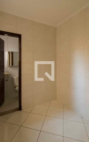 Casa para alugar com 100m², 2 quartos e 2 vagasQuarto de serviço