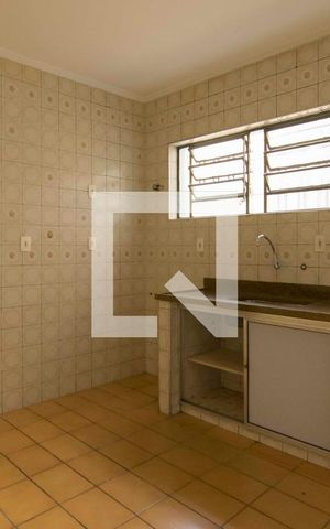 Casa para alugar com 100m², 2 quartos e 2 vagasCozinha