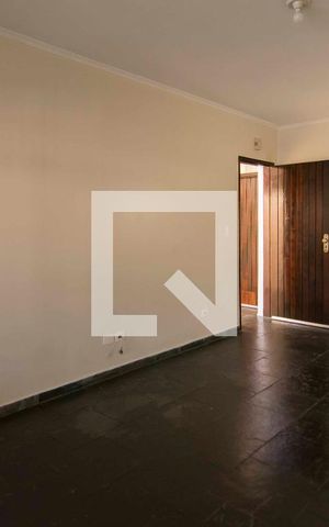 Casa para alugar com 100m², 2 quartos e 2 vagasSala