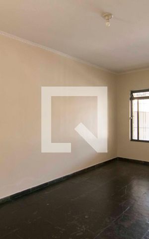 Casa para alugar com 100m², 2 quartos e 2 vagasSala