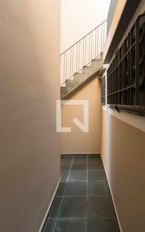 Casa para alugar com 100m², 2 quartos e 2 vagasCorredor