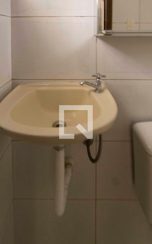 Casa para alugar com 100m², 2 quartos e 2 vagasBanheiro de Serviço