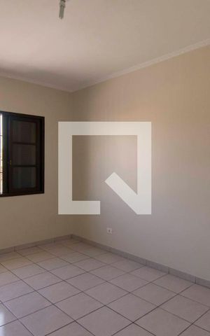 Casa para alugar com 100m², 2 quartos e 2 vagasQuarto 1