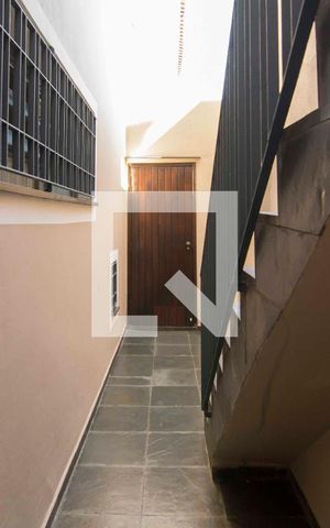 Casa para alugar com 100m², 2 quartos e 2 vagasCorredor