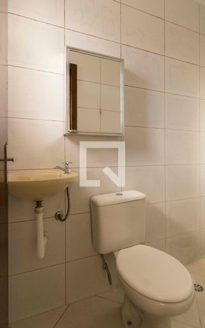 Casa para alugar com 100m², 2 quartos e 2 vagasBanheiro de Serviço