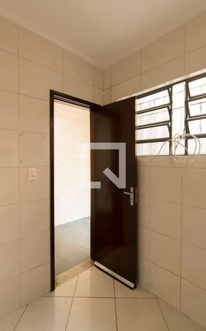 Casa para alugar com 100m², 2 quartos e 2 vagasQuarto de serviço