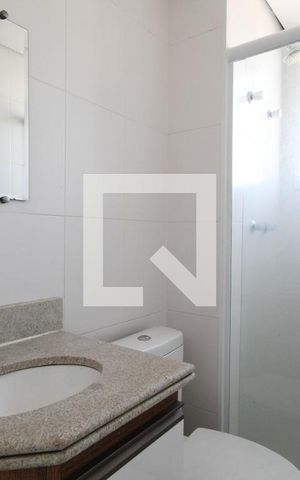 Apartamento para alugar com 57m², 2 quartos e 1 vaga Apartamento para alugar com 57m², 2 quartos e 1 vagaBanheiro da Suíte
