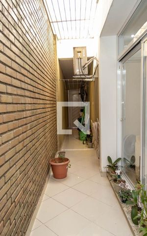 Casa à venda com 180m², 3 quartos e 2 vagas Casa à venda com 180m², 3 quartos e 2 vagasQuintal