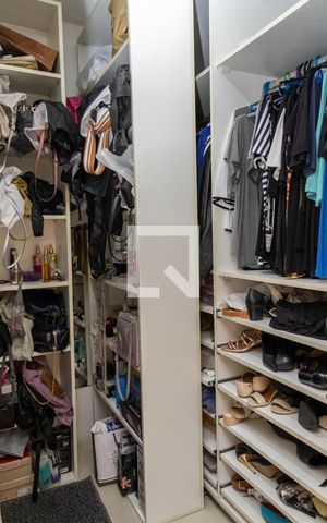 Casa à venda com 180m², 3 quartos e 2 vagas Casa à venda com 180m², 3 quartos e 2 vagasCloset do quarto 3