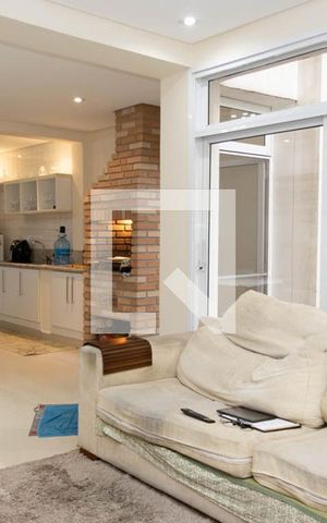 Casa à venda com 180m², 3 quartos e 2 vagas Casa à venda com 180m², 3 quartos e 2 vagasSalas e cozinha