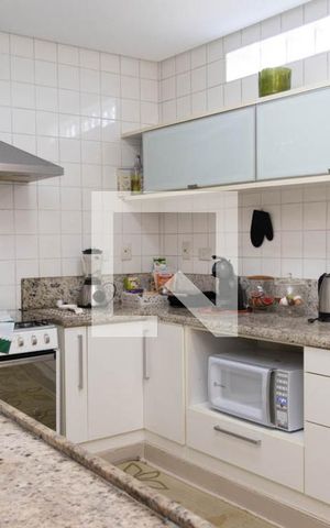 Casa à venda com 180m², 3 quartos e 2 vagas Casa à venda com 180m², 3 quartos e 2 vagasSalas e cozinha