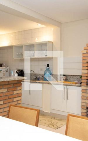 Casa à venda com 180m², 3 quartos e 2 vagas Casa à venda com 180m², 3 quartos e 2 vagasSalas e cozinha