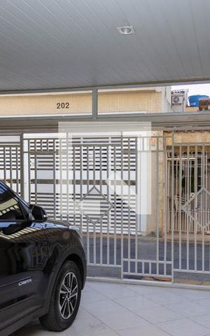 Casa à venda com 180m², 3 quartos e 2 vagas Casa à venda com 180m², 3 quartos e 2 vagasGaragem