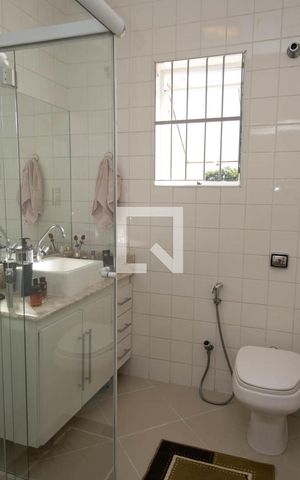 Casa à venda com 180m², 3 quartos e 2 vagas Casa à venda com 180m², 3 quartos e 2 vagasBanheiro