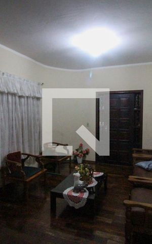 Casa para alugar com 600m², 5 quartos e 8 vagas Casa para alugar com 600m², 5 quartos e 8 vagasSala de Estar