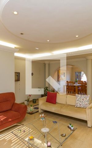 Casa à venda com 230m², 5 quartos e 2 vagasSala