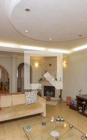 Casa à venda com 230m², 5 quartos e 2 vagasSala
