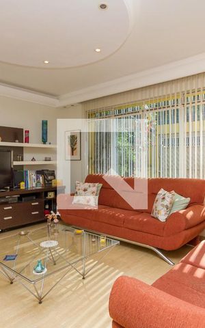 Casa à venda com 230m², 5 quartos e 2 vagasSala