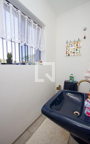 Casa à venda com 230m², 5 quartos e 2 vagasLavabo
