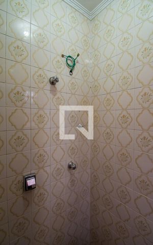 Casa à venda com 340m², 4 quartos e 4 vagasBanheiro de Serviço