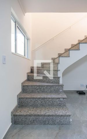 Casa à venda com 191m², 3 quartos e 2 vagas Casa à venda com 191m², 3 quartos e 2 vagasEscadas