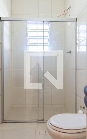 Casa à venda com 191m², 3 quartos e 2 vagas Casa à venda com 191m², 3 quartos e 2 vagasBanheiro