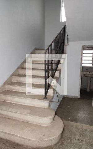 Casa à venda com 385m², 4 quartos e 2 vagas Casa à venda com 385m², 4 quartos e 2 vagasescada