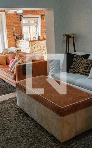 Casa à venda com 500m², 4 quartos e 8 vagas Casa à venda com 500m², 4 quartos e 8 vagasLavabo
