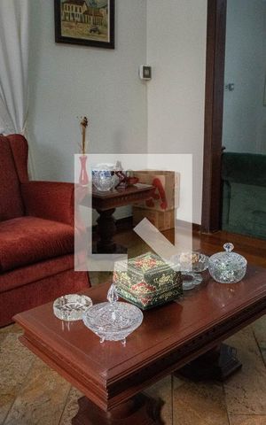 Casa à venda com 500m², 4 quartos e 8 vagas Casa à venda com 500m², 4 quartos e 8 vagasSala