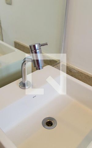 Apartamento à venda com 100m², 2 quartos e 2 vagasBanheiro da Suíte - Torneira
