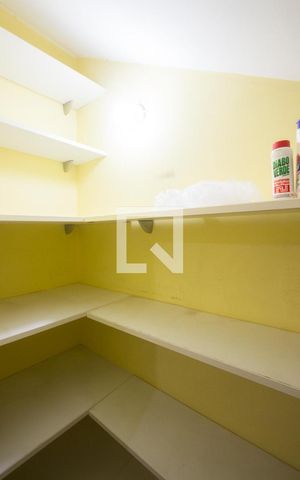 Casa de condomínio à venda com 255m², 4 quartos e 3 vagasDespensa