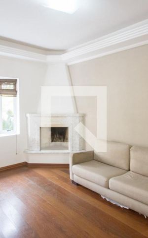 Casa de condomínio à venda com 255m², 4 quartos e 3 vagasSala