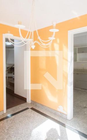Casa de condomínio à venda com 255m², 4 quartos e 3 vagasCopa
