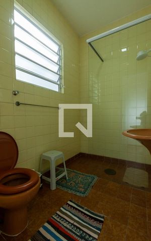 Casa para alugar com 218m², 3 quartos e 3 vagas Casa para alugar com 218m², 3 quartos e 3 vagasSuíte - Banheiro