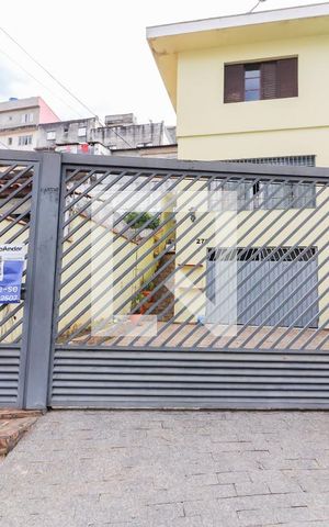 Casa à venda com 280m², 3 quartos e 2 vagas Casa à venda com 280m², 3 quartos e 2 vagasFachada