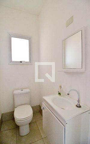 Casa de condomínio à venda com 200m², 3 quartos e 2 vagasLavabo