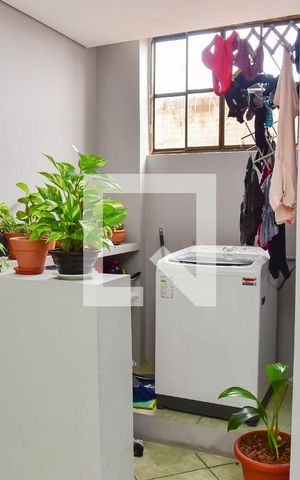 Casa à venda com 200m², 7 quartos e 2 vagas Casa à venda com 200m², 7 quartos e 2 vagasÁrea de Serviço