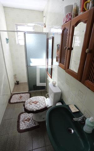 Casa à venda com 246m², 4 quartos e 3 vagasBanheiro da Suíte